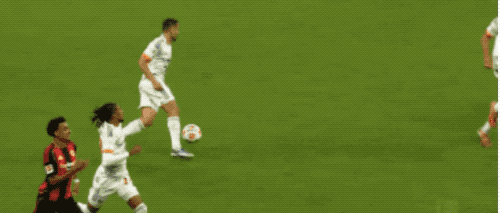 豪门悲喜夜，切尔西绝杀利物浦，拜仁十连胜创纪录，皇马稳步前行。